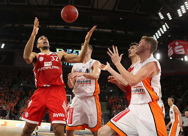 员在篮板球 员在篮板球